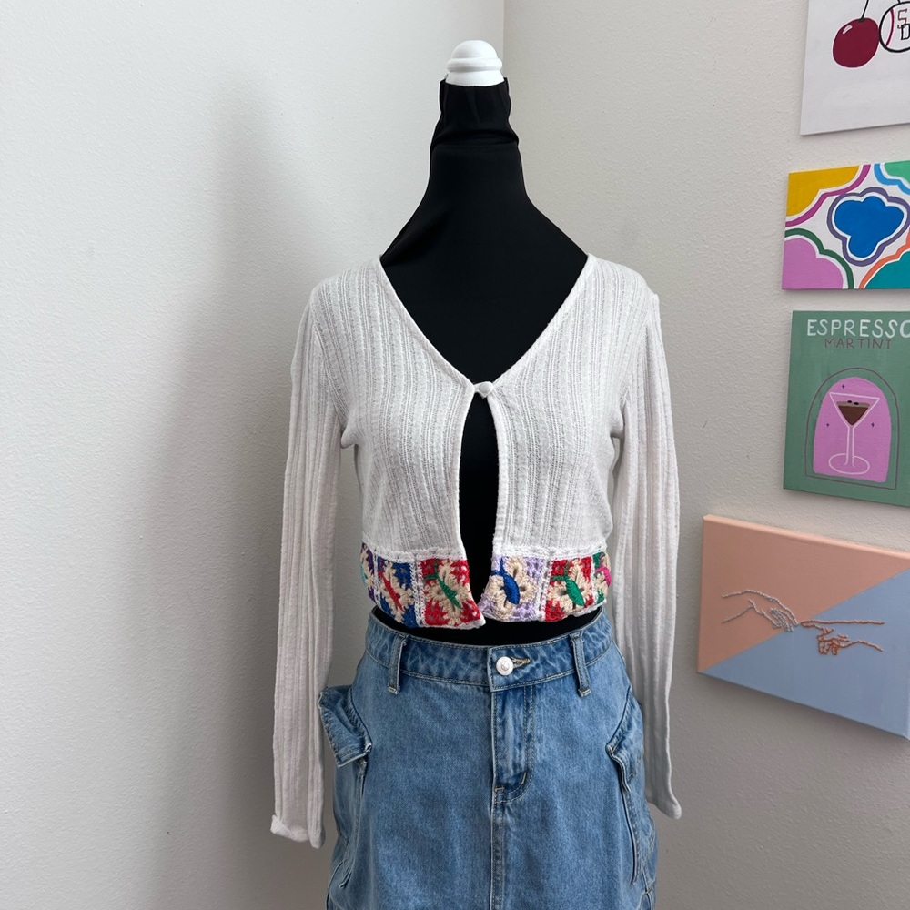 Y2K White Ribbed Knit Cropped Cardigan – Crochet Trim Fairycore Top – Size Small